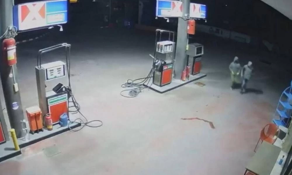 Διαρρήκτες έκαναν γυαλιά καρφιά βενζινάδικο για μόλις 30€ σε κέρματα